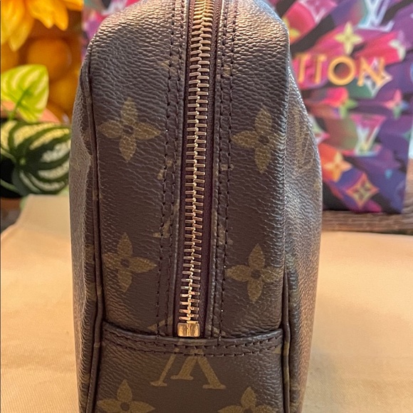 AUTHENTIC Louis Vuitton Trousse Pouch 23 Clutch - Picture 5 of 16